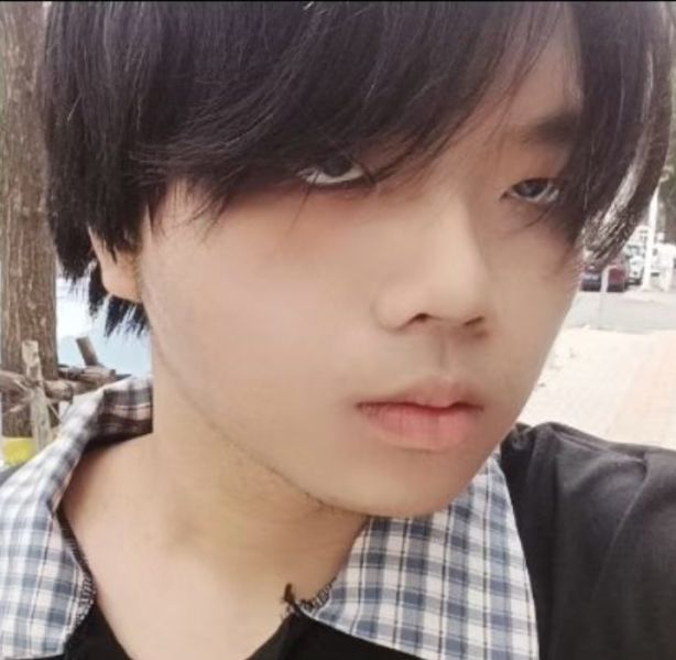 文件:黄端栩大头.jpeg